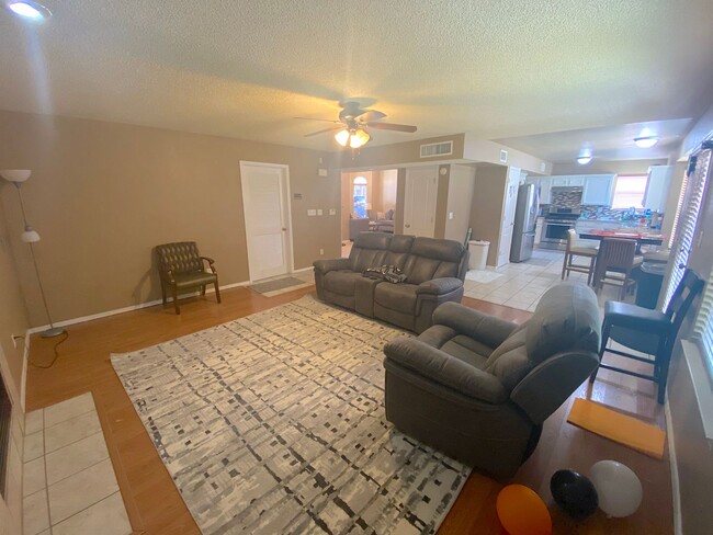 Building Photo - East El Paso 3 bed Refrig A/C w/Loft!