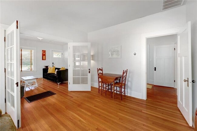 Building Photo - 1604 S Main St