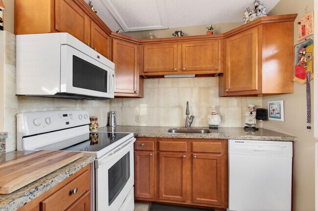 Building Photo - 33 Fanshaw A