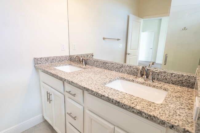 Building Photo - 10885 SW Robbia Way