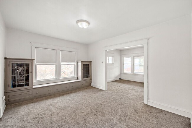 Building Photo - 1024 Steuben St