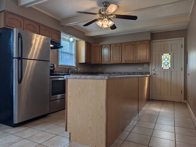 Building Photo - 140 Meek St