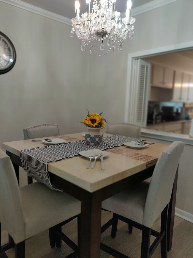 Building Photo - 6373 Ivanhoe Ln