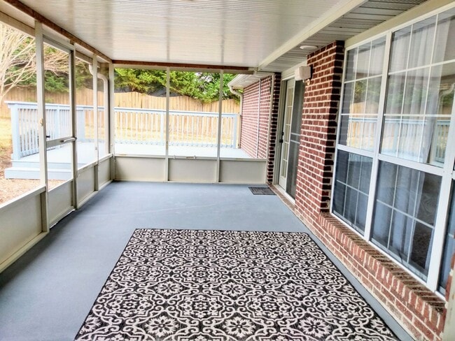 Building Photo - Maryville 37803 - COMING SOON! 3 bedroom, 2 bath, split floor plan home with a 2-car garage - Cal...