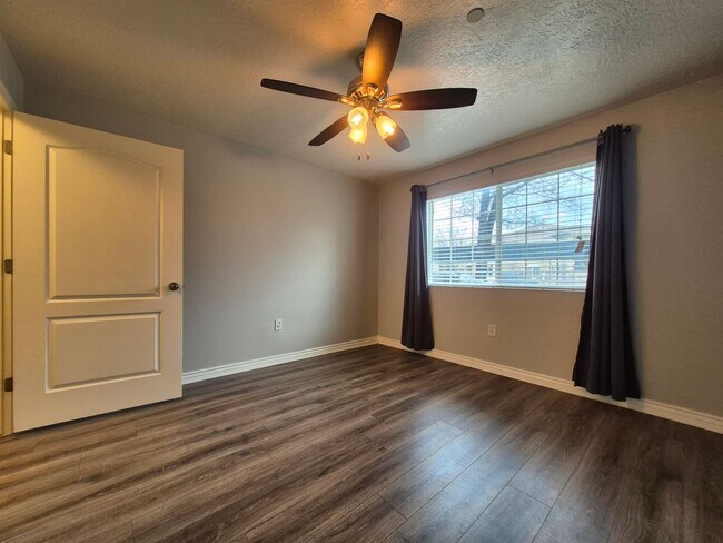 Building Photo - Stylish 2 Bed 2 Bath Condo in Prime Draper Location!!!