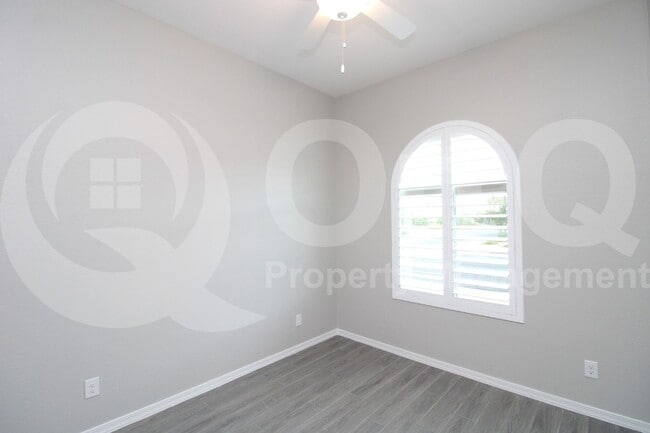 Building Photo - 4245 E Bernice St