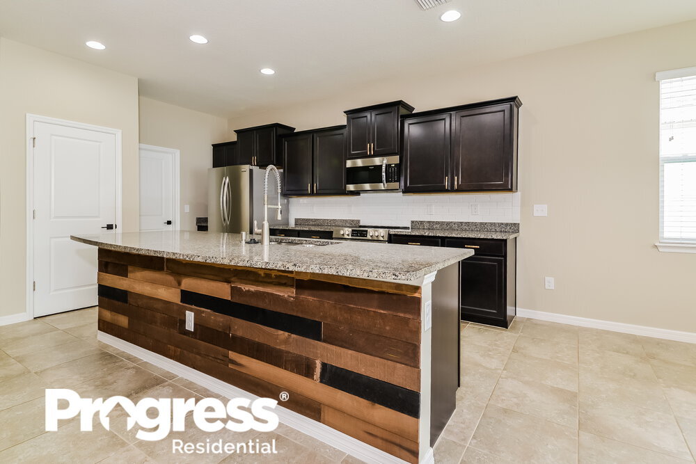 Building Photo - 10606 Scenic Hollow Dr