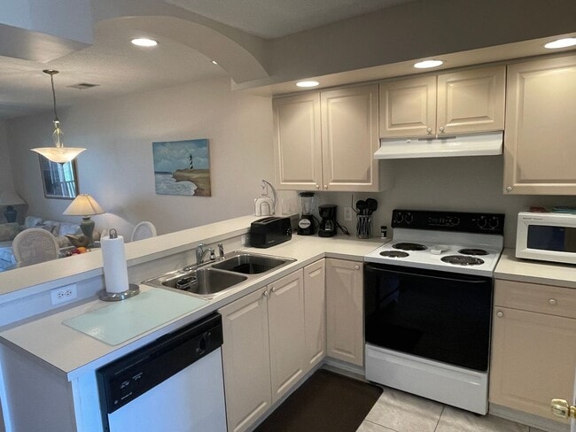 Building Photo - Four-month rental - Furnished Two Bedroom Condo at Eastport on Waterway!