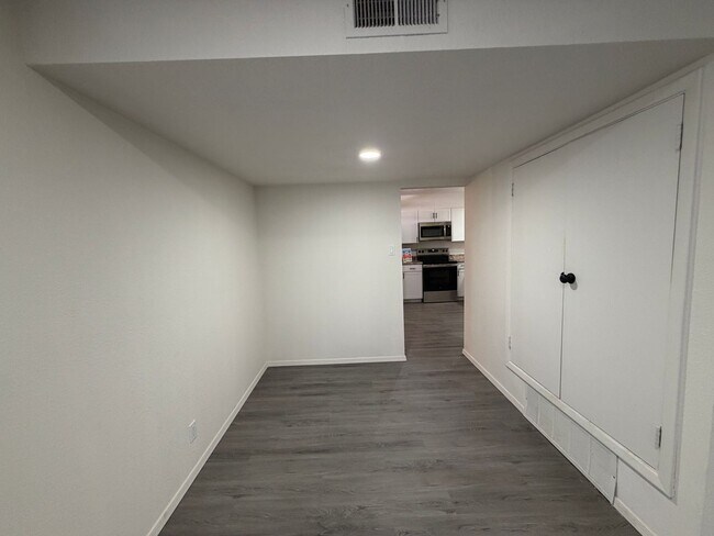 Building Photo - 3 Bedroom Single Story Home Available Near Unser Blvd NW & Paradise Blvd NW!