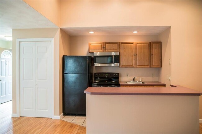 Building Photo - 2840 Hartford Ave