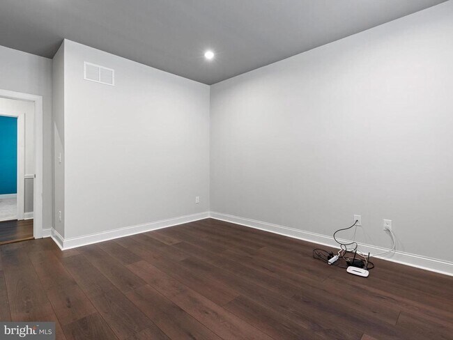 Building Photo - 240 Baldy Ln