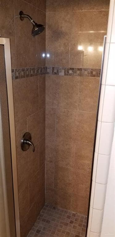 Building Photo - 15 Samgar St