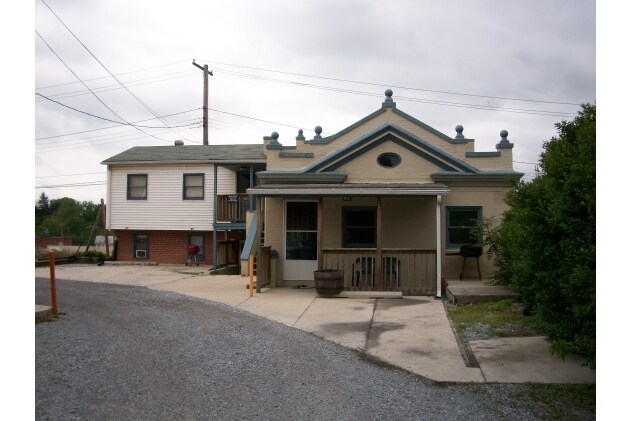 Building Photo - 645 Oak Hill Ave