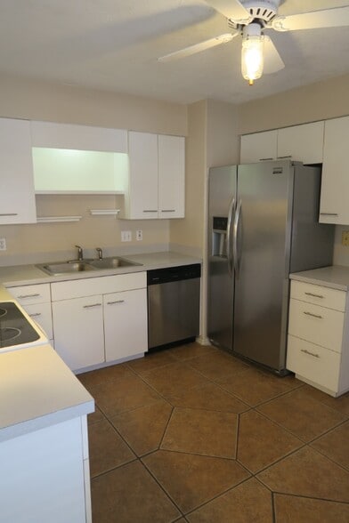 Building Photo - 7200 S Highland Dr
