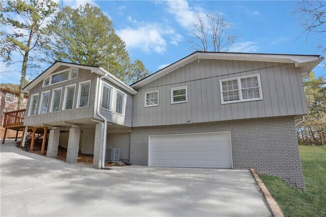 Building Photo - 3325 Kingfisher Dr
