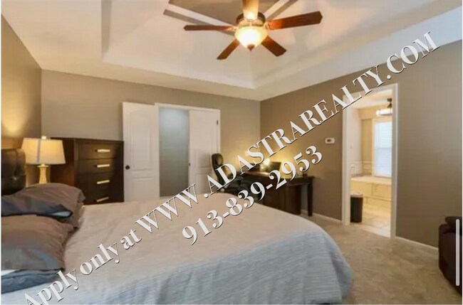 Building Photo - Beautiful 4 Bed 3 Bath Home in Olathe-Comi...