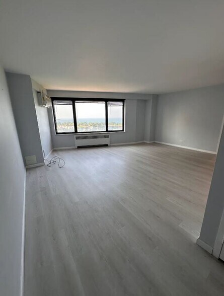 Building Photo - 3100 N Lake Shore Dr