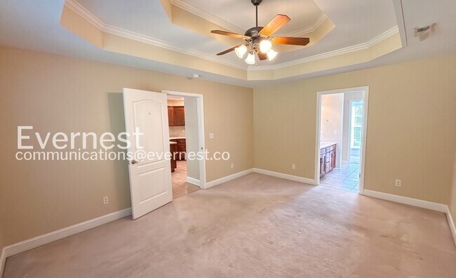 Building Photo - 4 Bed, 3 Bath Home with Garage / Pet-Friendly / Available Now!