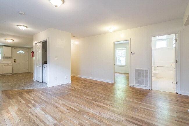 Building Photo - 903 Onslow St