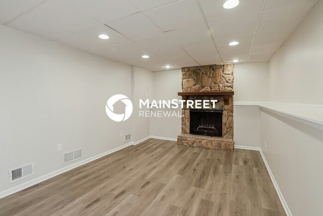 Building Photo - 3 Bedroom Pet-Friendly Home in KANSAS CITY, MO with Main Street Renewal