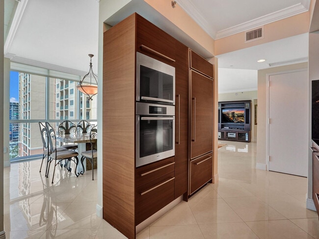 Building Photo - 101 S Fort Lauderdale Beach Blvd