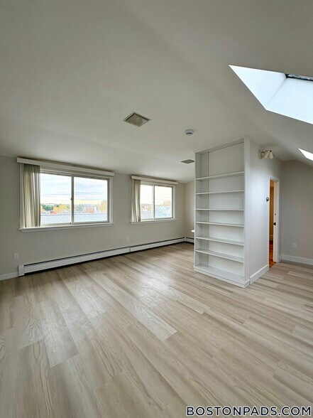 Building Photo - 15 Edgecliff Rd