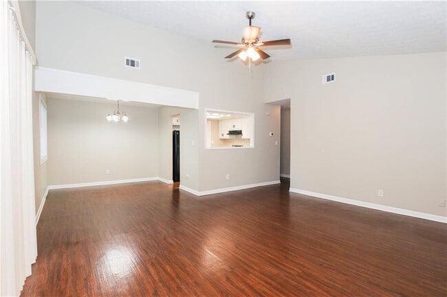 Building Photo - 8671 Woodside Ln