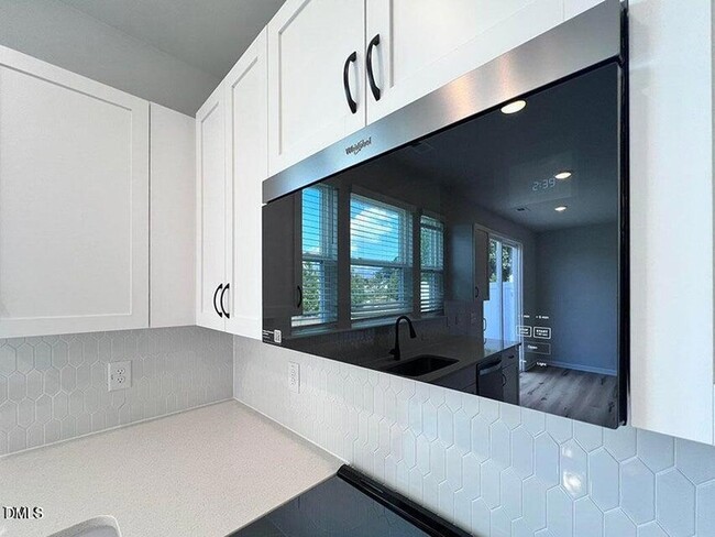 Building Photo - 136 Kobus Ct