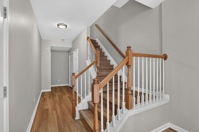 Building Photo - 730 Celeste Ln