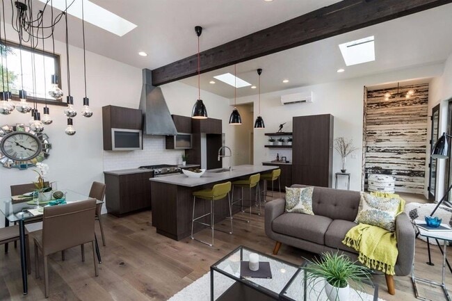 Building Photo - Modern Cottage in Prime Downtown Bend Loca...