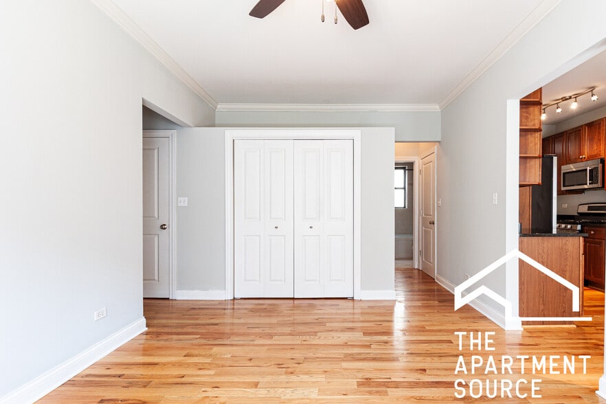 Building Photo - 736 W Addison St