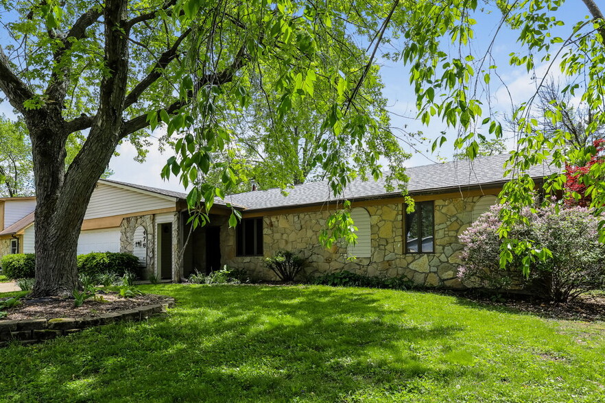 Building Photo - 476 Spring Dr
