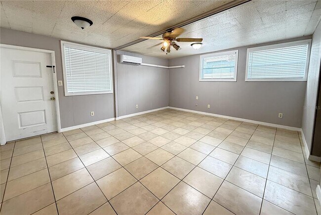 Building Photo - 3022 W Walnut St