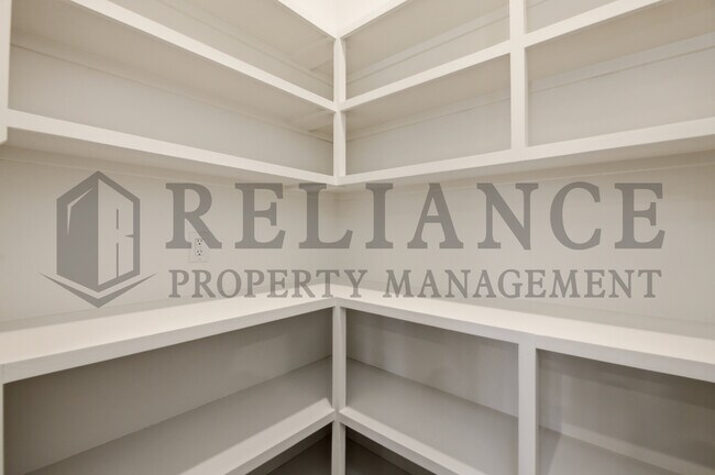 Building Photo - 601 Elmwood St