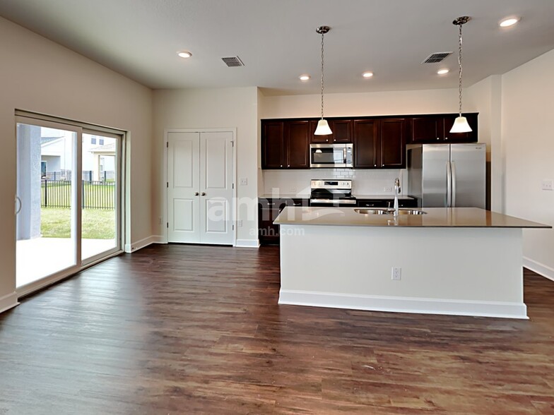 Building Photo - 33959 Night Lily Dr