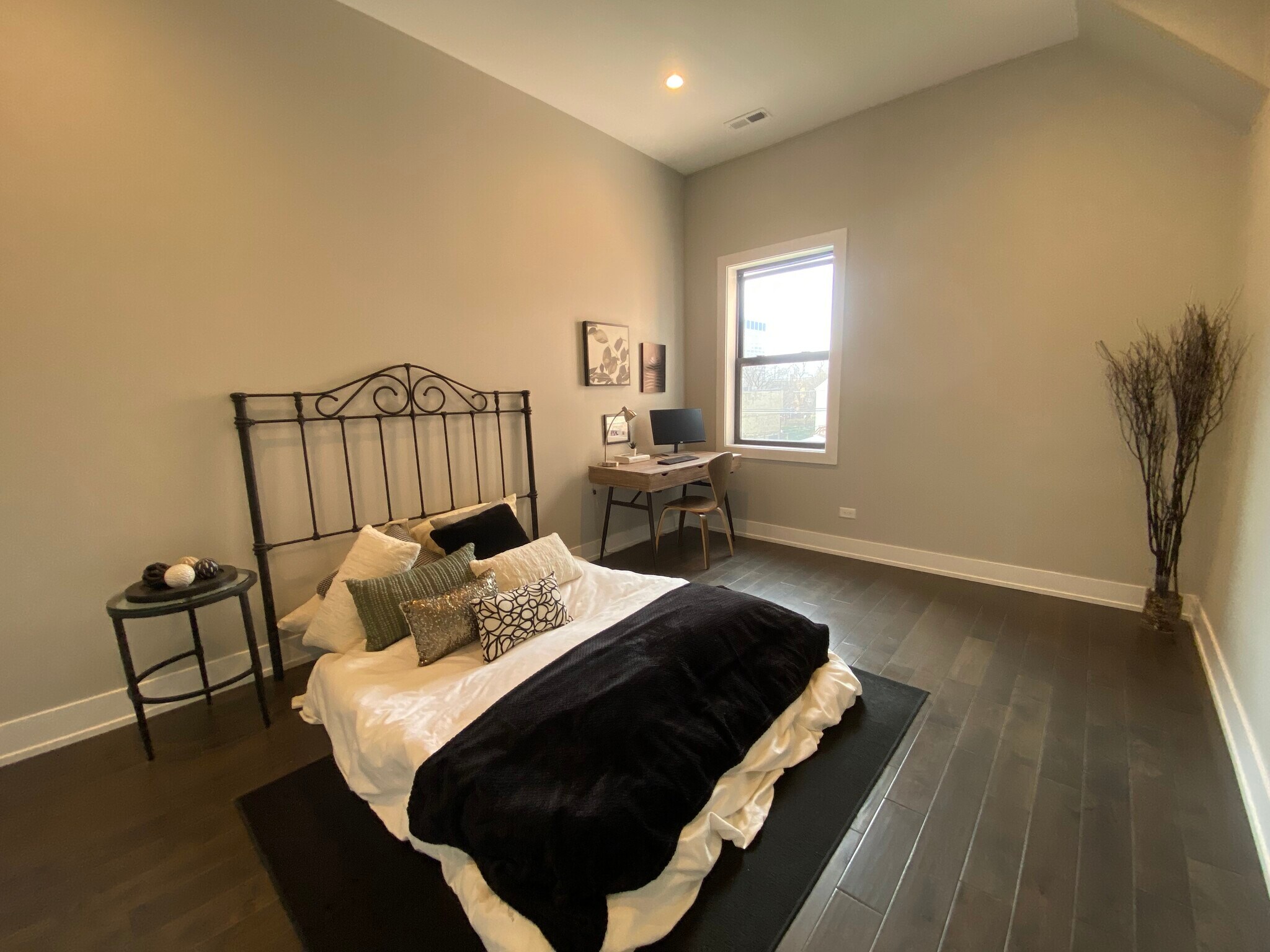 Building Photo - 3330 S Indiana Ave