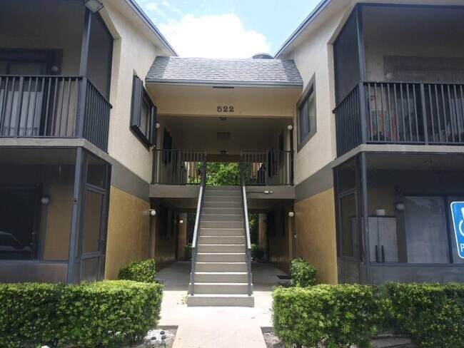 Primary Photo - 522 Trace Cir