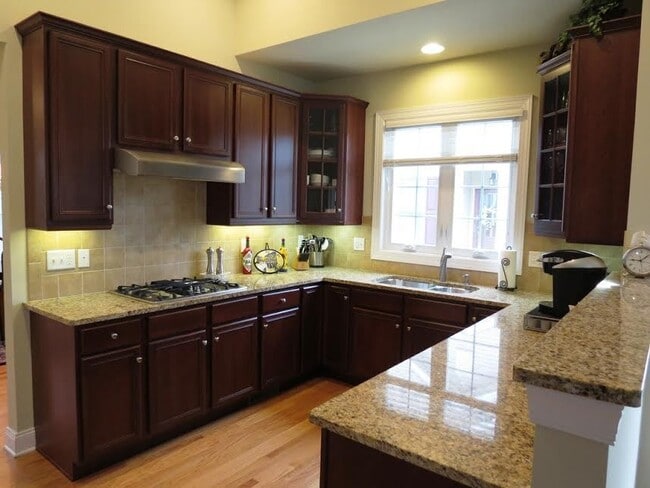 Building Photo - Newington Ridge Toll Brothers Luxury Townh...