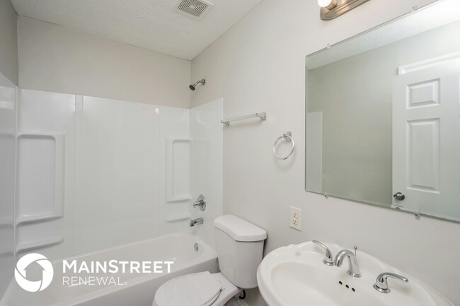 Building Photo - 1821 W Lee St