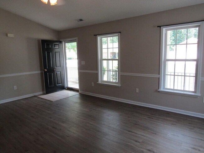 Building Photo - 2208 Seaford Dr