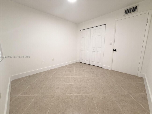 Building Photo - 10835 SW 112th Ave