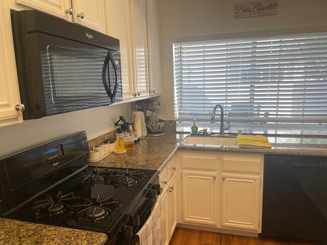 Building Photo - Dual Master Two Bedroom Townhome in Westpa...