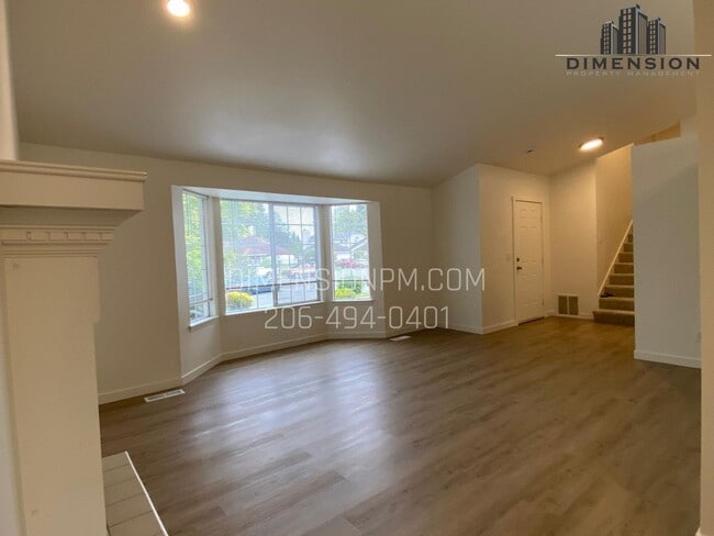 Building Photo - Stylishly Renovated Home with Private Back...