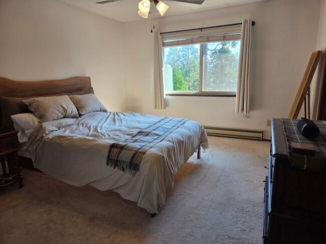 Building Photo - Spacious 3 Bedroom, 2 Bath Home with Bonus...