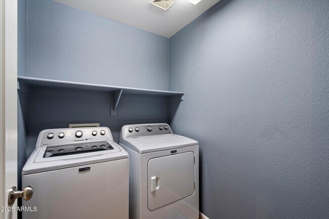 Building Photo - 42187 W Chisholm Dr