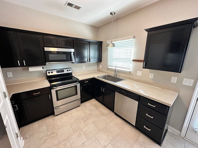 Building Photo - 408 Cunningham Ln