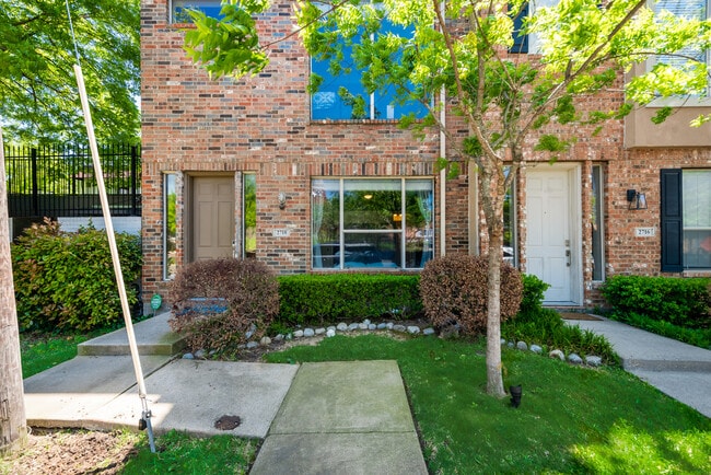 Building Photo - 2718 Floyd St