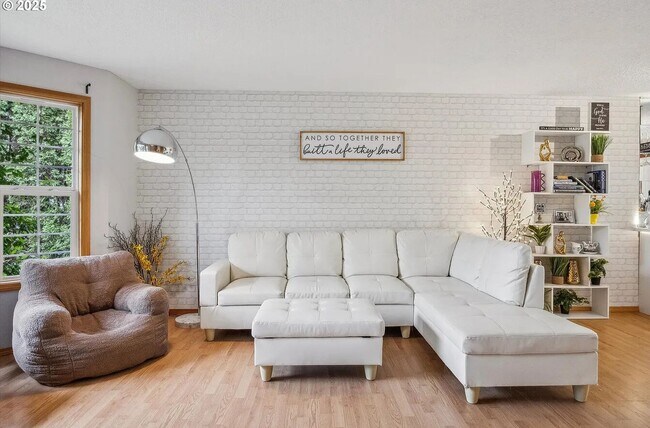 Building Photo - Modern Charm Meets Comfort – Spacious 3-Be...