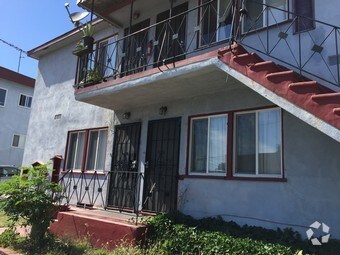 Lower Unit on Left - 545 N Hoover St