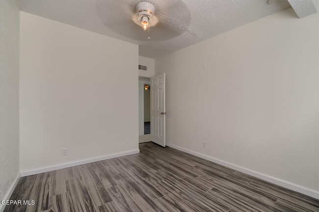 Building Photo - 10000 Jamaica St